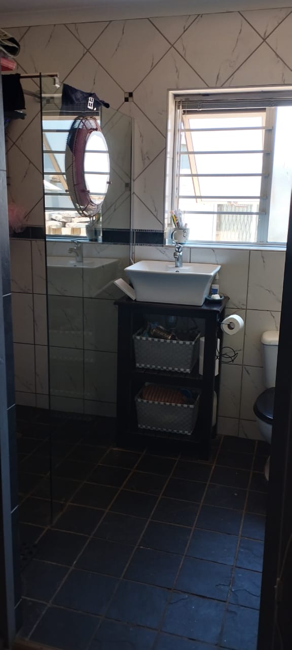 4 Bedroom Property for Sale in Noorsekloof Eastern Cape